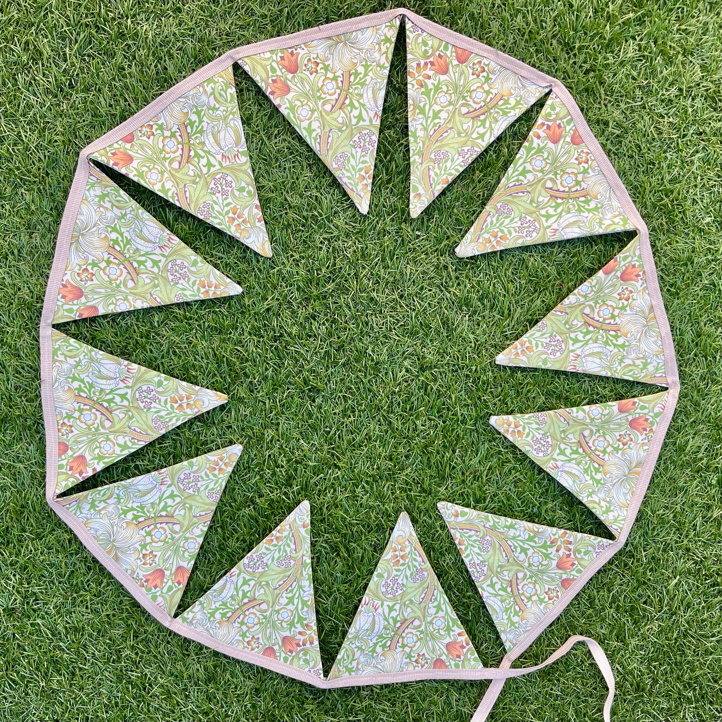 Outdoor bunting - Golden Lily