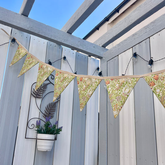 Outdoor bunting - Golden Lily