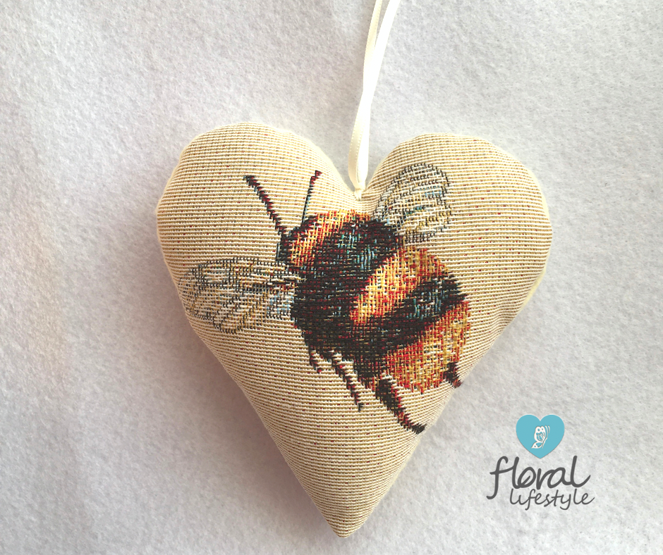 Hanging Heart - Bee